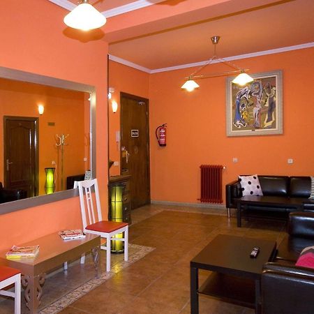 Hostal Rico Madrid Bagian luar foto
