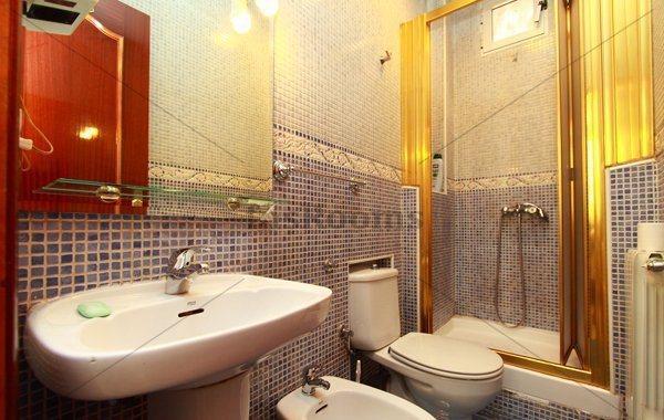 Hostal Rico Madrid Bagian luar foto
