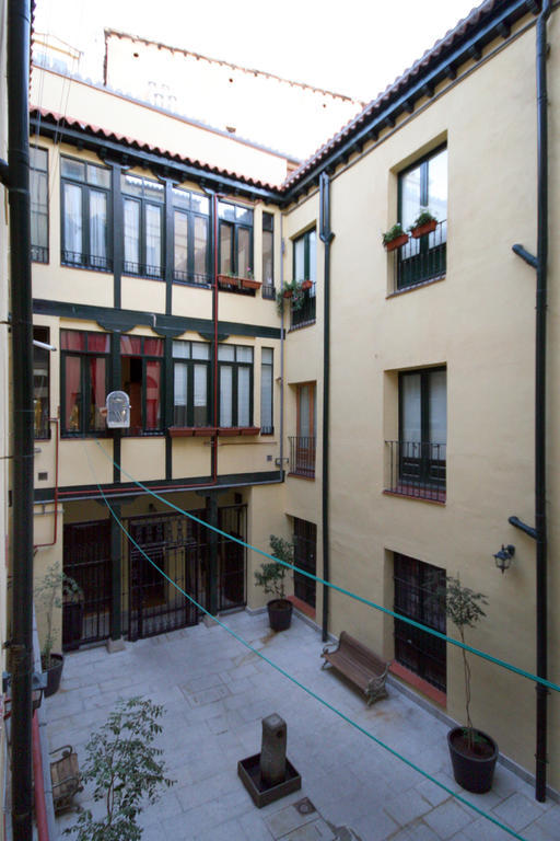 Hostal Rico Madrid Bagian luar foto