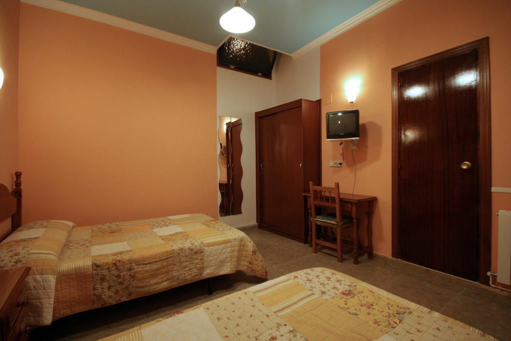 Hostal Rico Madrid Bagian luar foto