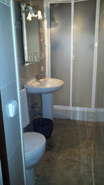 Hostal Rico Madrid Bagian luar foto