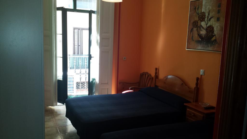 Hostal Rico Madrid Bagian luar foto