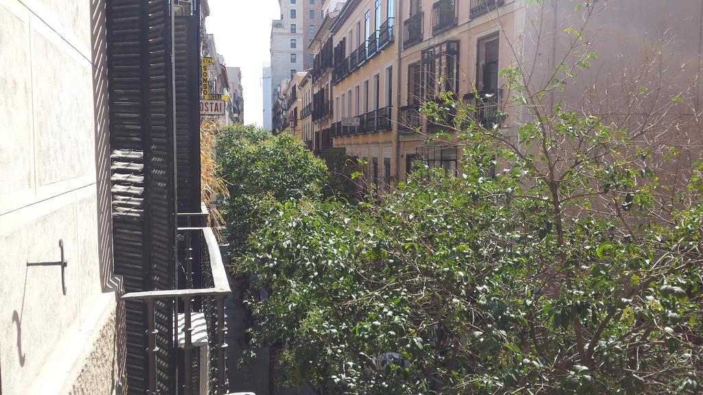 Hostal Rico Madrid Bagian luar foto