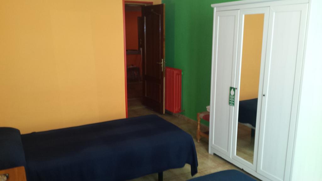 Hostal Rico Madrid Bagian luar foto