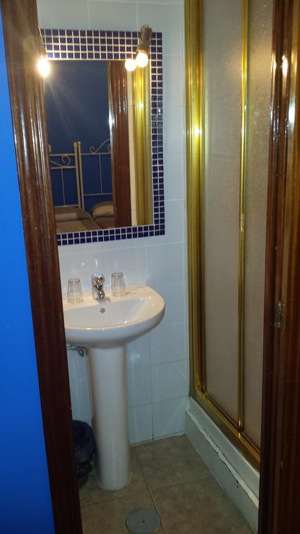 Hostal Rico Madrid Bagian luar foto