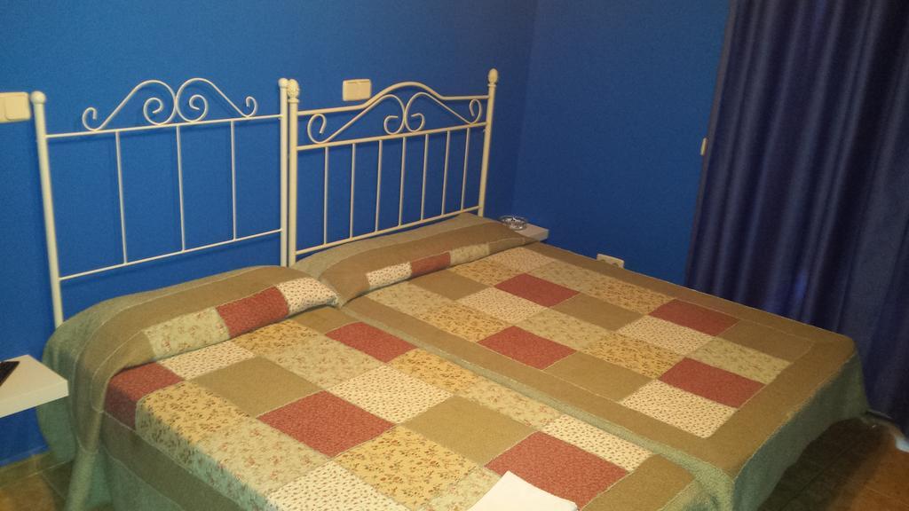 Hostal Rico Madrid Bagian luar foto
