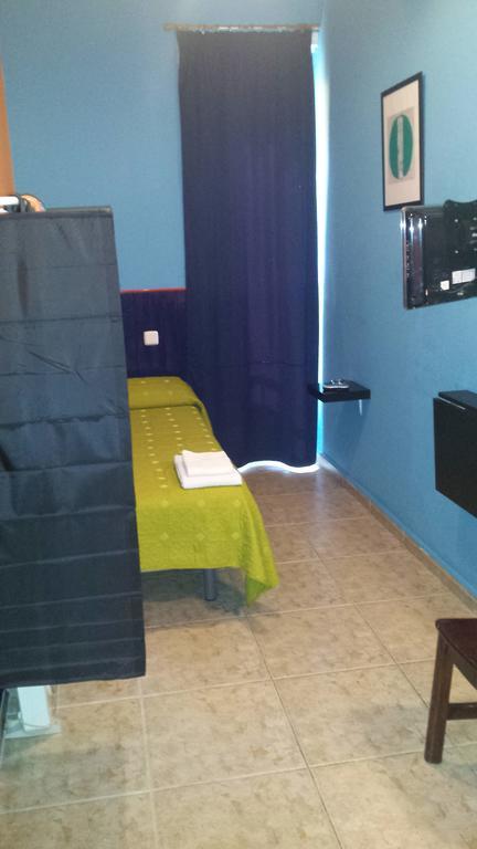 Hostal Rico Madrid Bagian luar foto