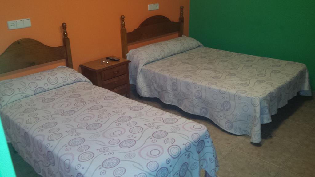 Hostal Rico Madrid Bagian luar foto