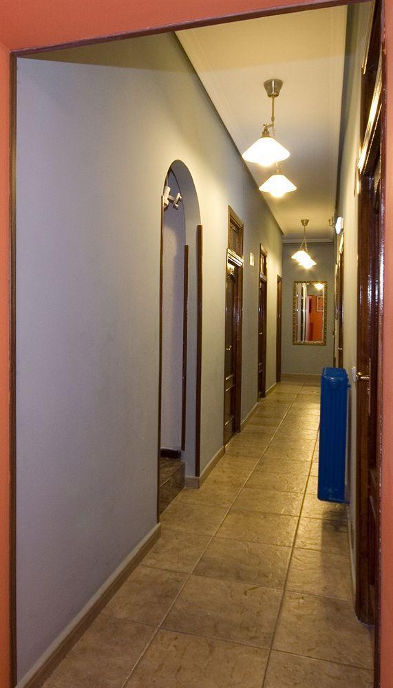 Hostal Rico Madrid Bagian luar foto