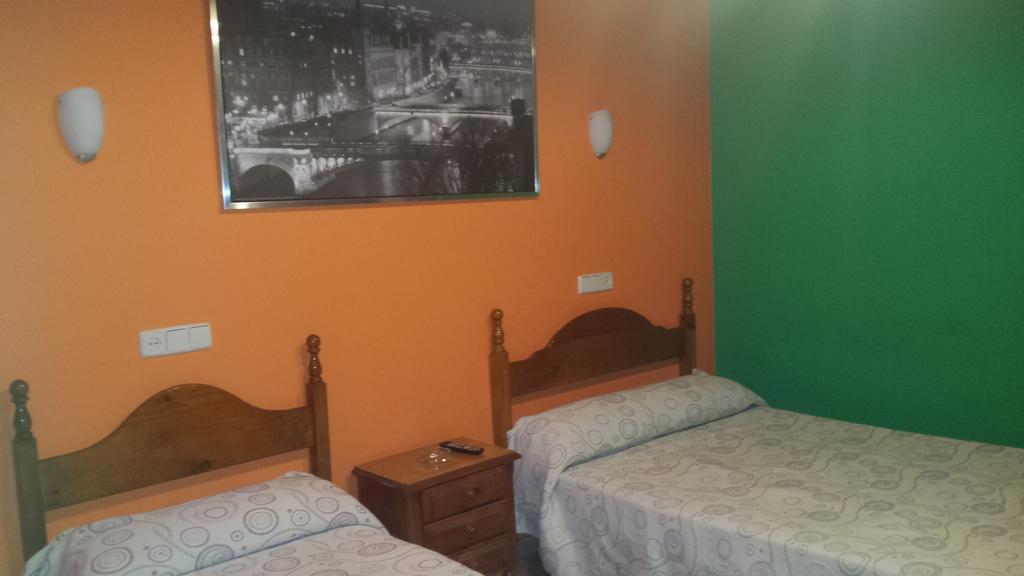 Hostal Rico Madrid Bagian luar foto