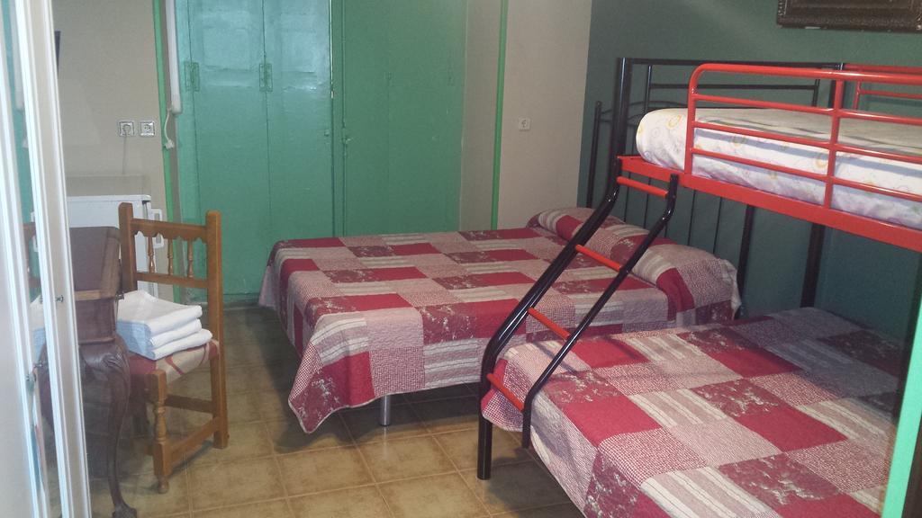 Hostal Rico Madrid Bagian luar foto