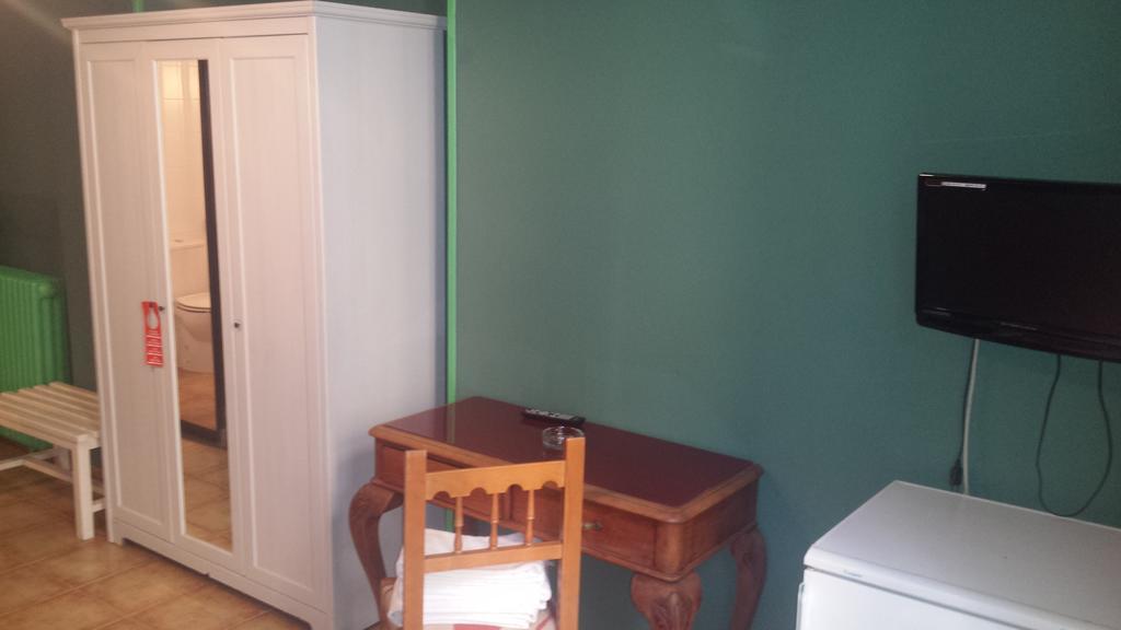 Hostal Rico Madrid Bagian luar foto