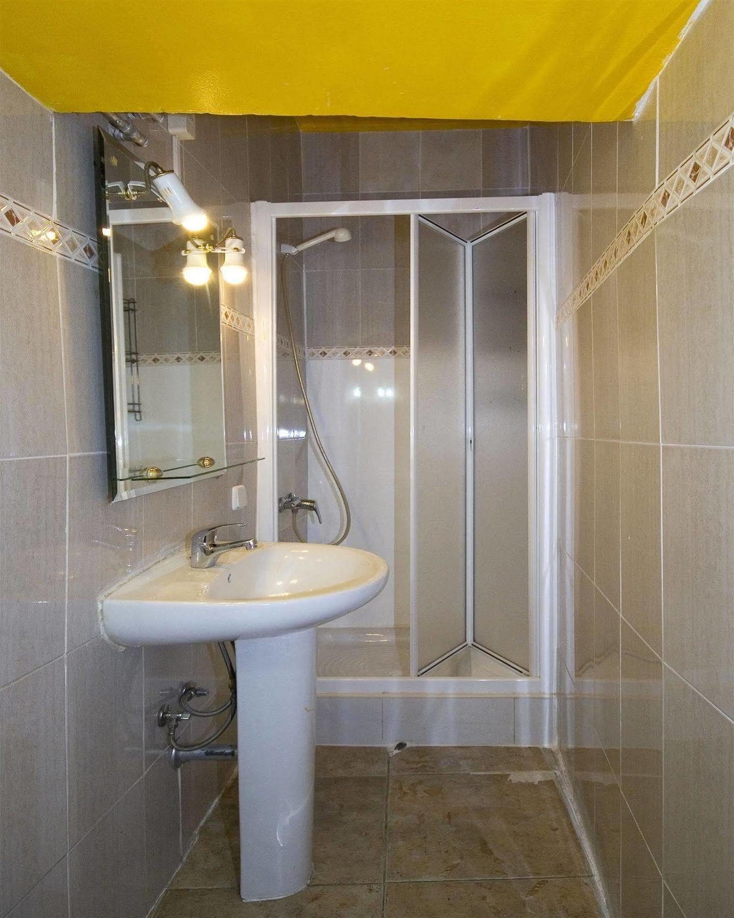 Hostal Rico Madrid Bagian luar foto