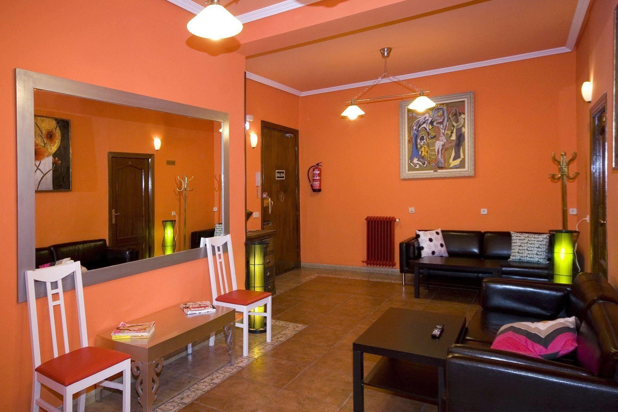 Hostal Rico Madrid Bagian luar foto